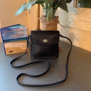 VINTAGE, COACH, mini Black leather, crossbody, swing pack. 52 inch leather strap
